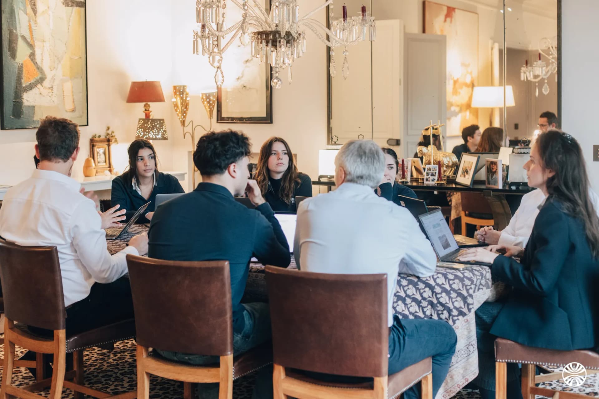 Le collectif au travail — sparring, sessions, échanges entre pairs au Studio Levallois