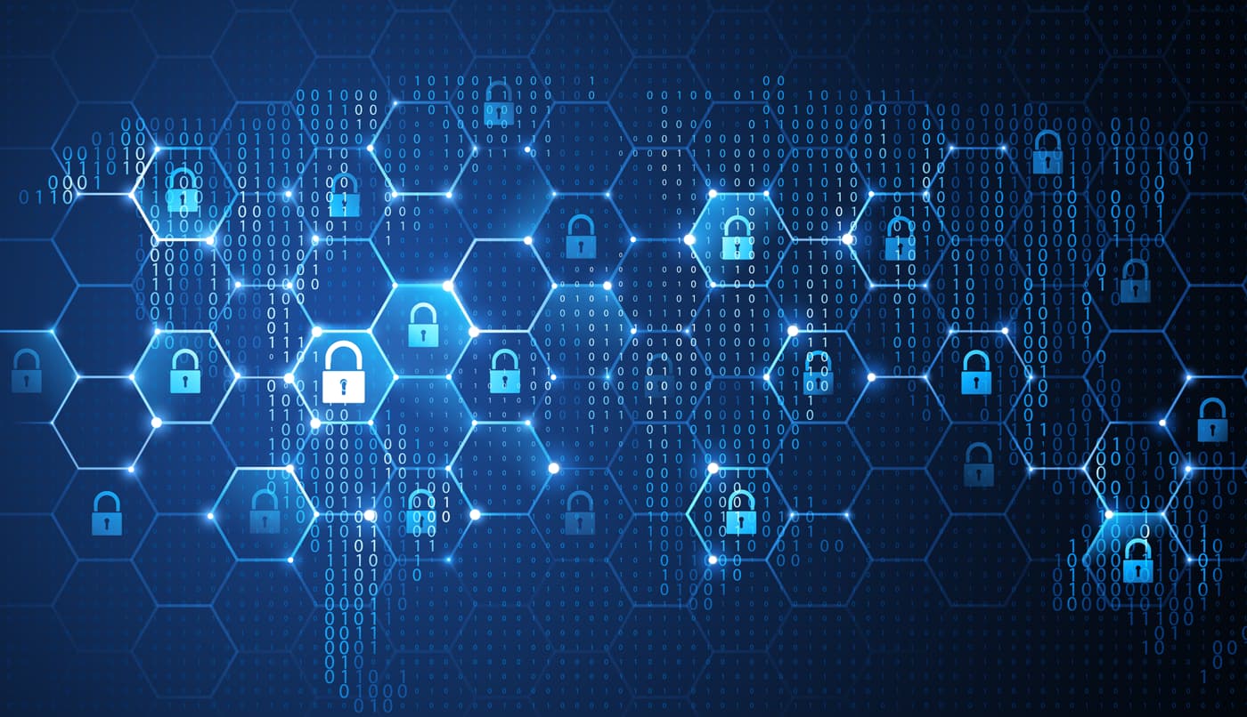 Photo d'un réseau hexagonal avec des cadenas connectés sur fond de code binaire bleu